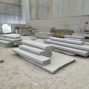 吐鲁番 整石台阶（大面火烧+侧面自然面），出货前厂内拼装