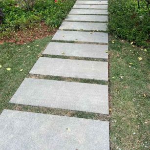 吐鲁番 芝麻黑小区踏步、汀步石铺装效果