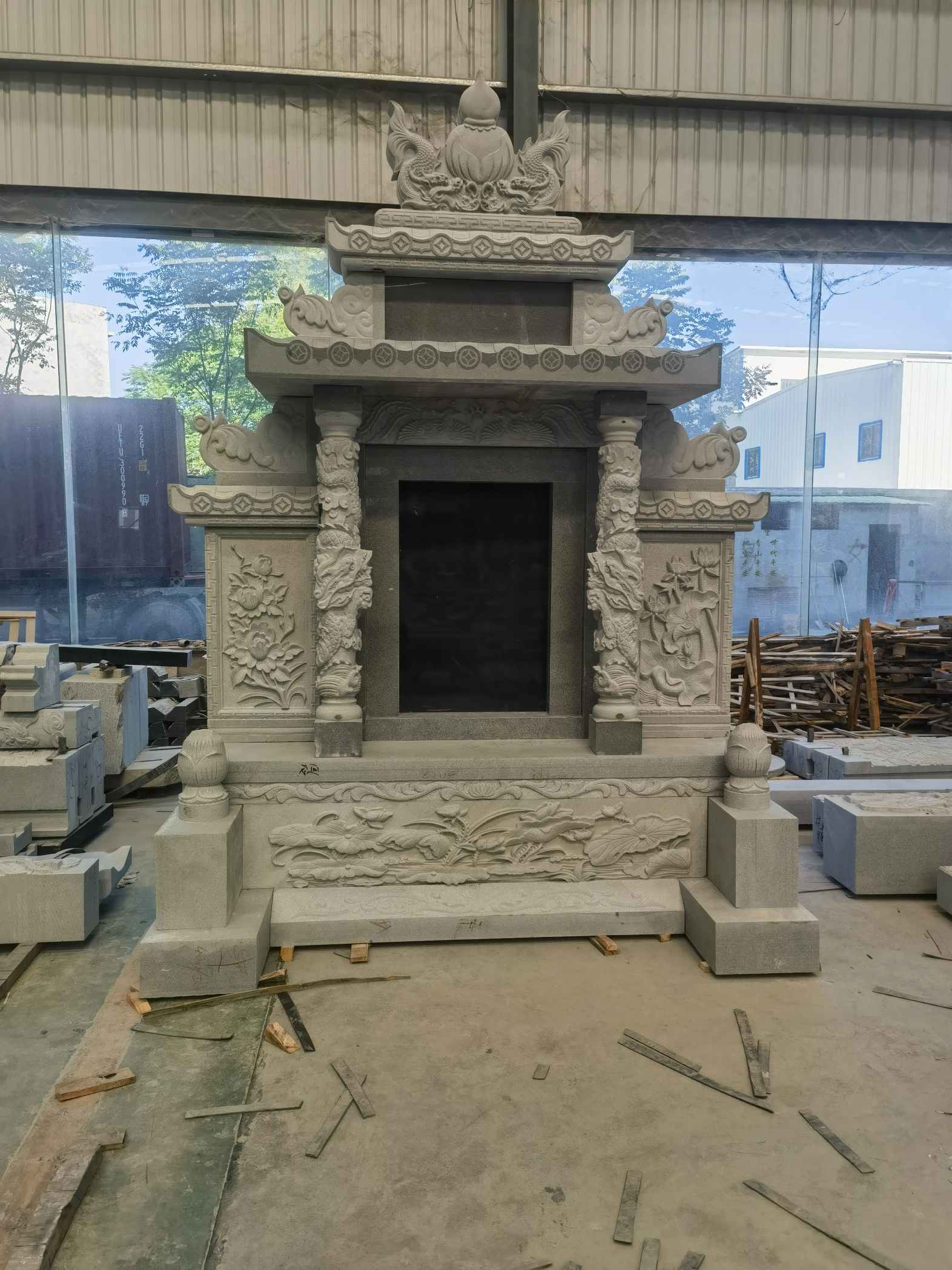 吐鲁番 芝麻灰高档墓碑、土墓，一套也支持定做