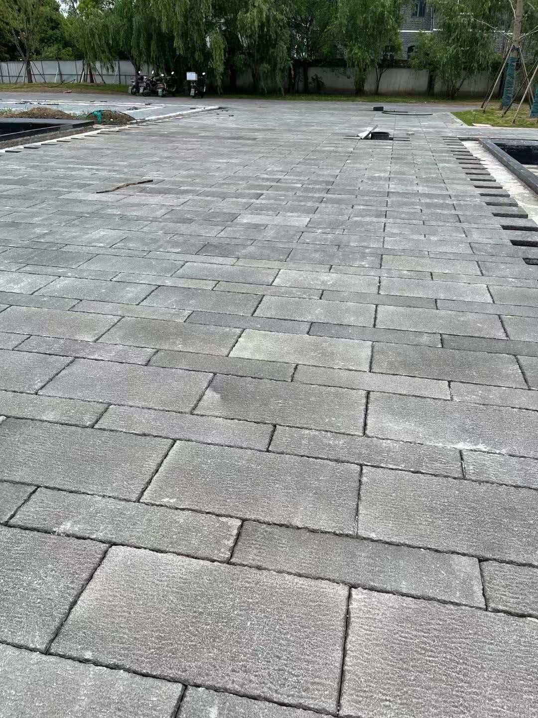 吐鲁番 工地仿古石铺装现场实拍