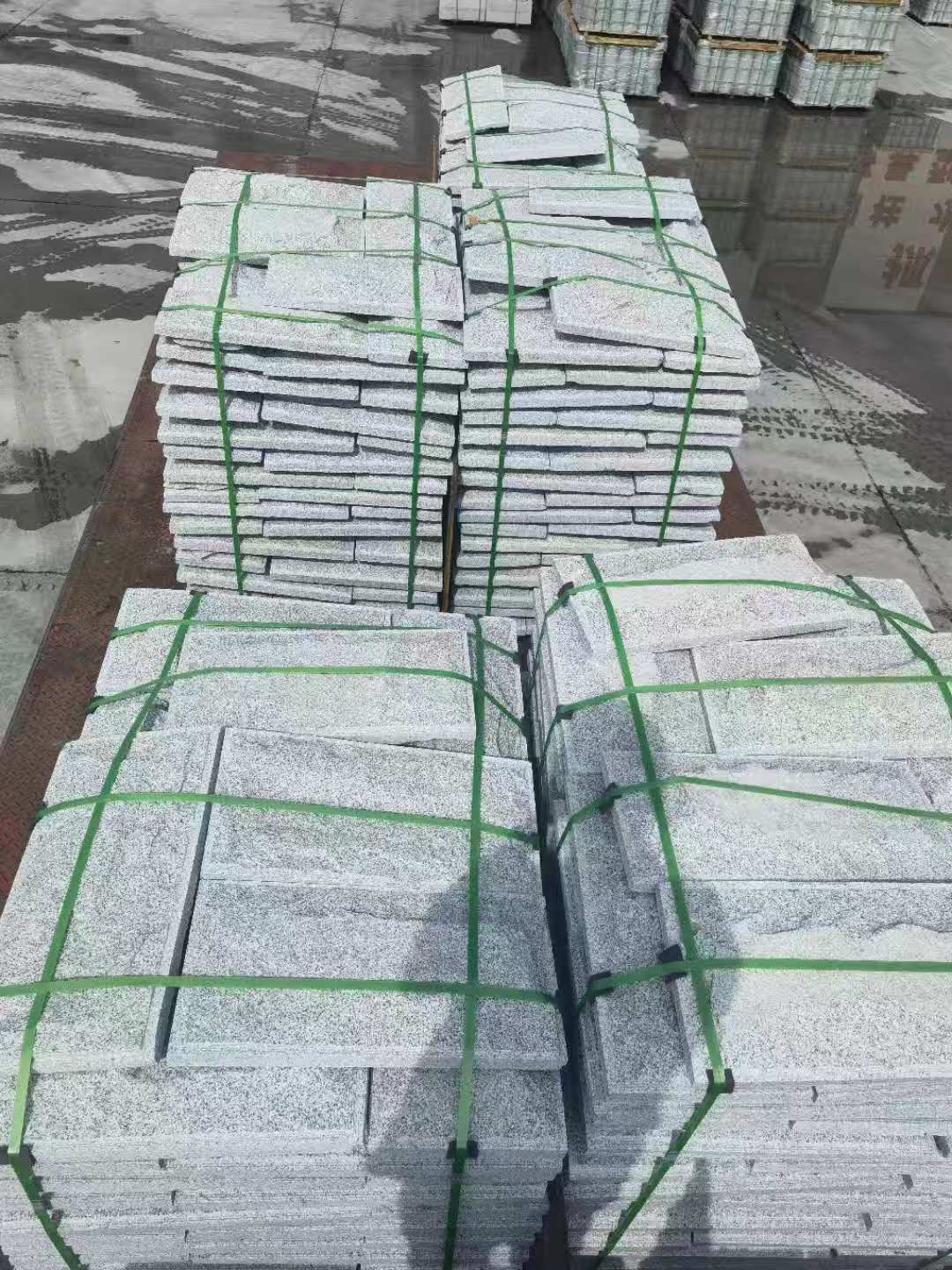 吐鲁番 芝麻白蘑菇石装车出货