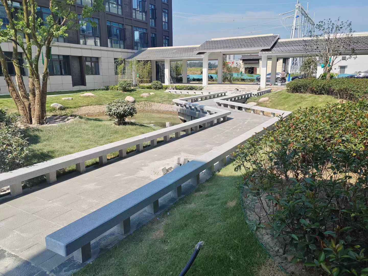 吐鲁番 芝麻灰小区坐凳&栏杆安装效果