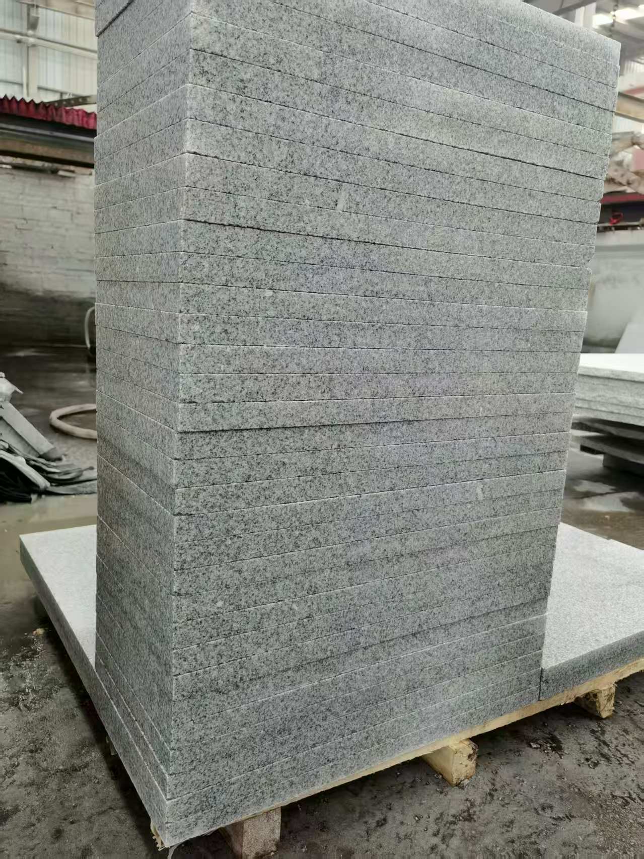 吐鲁番 花岗岩 地铺成品300*600，尺寸标准、厚薄均匀